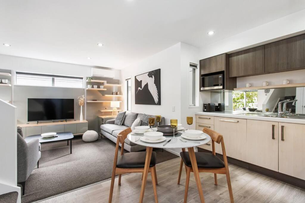 Apartment Convenient Urban Townhouse 2 Carparks Available *